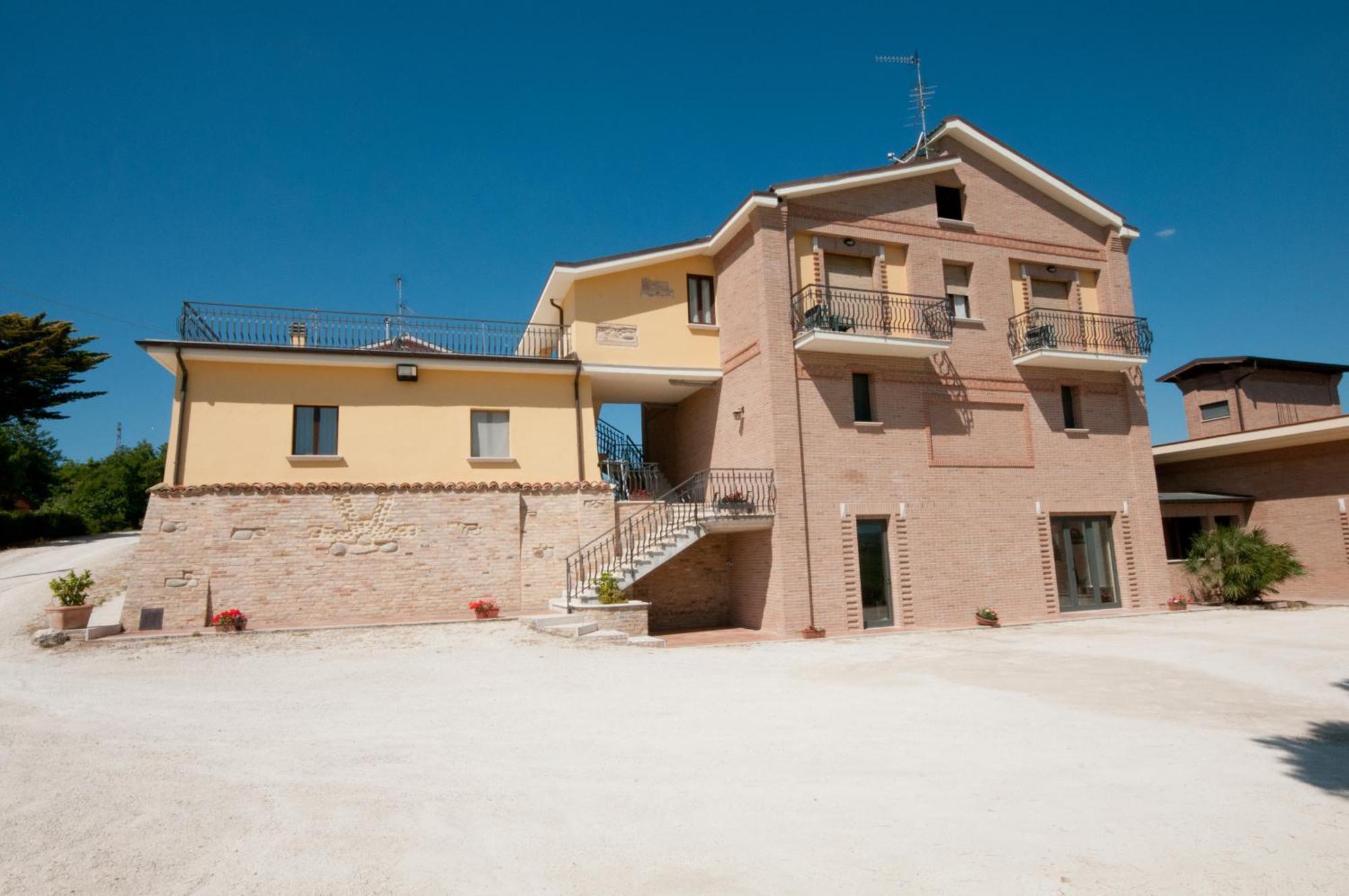 Agriturismo Il Crinale Castorano  Exteriör bild